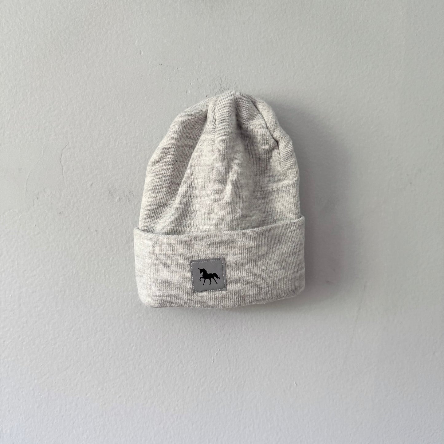 H&M / Light grey x unicorn beanie / 2-4Y