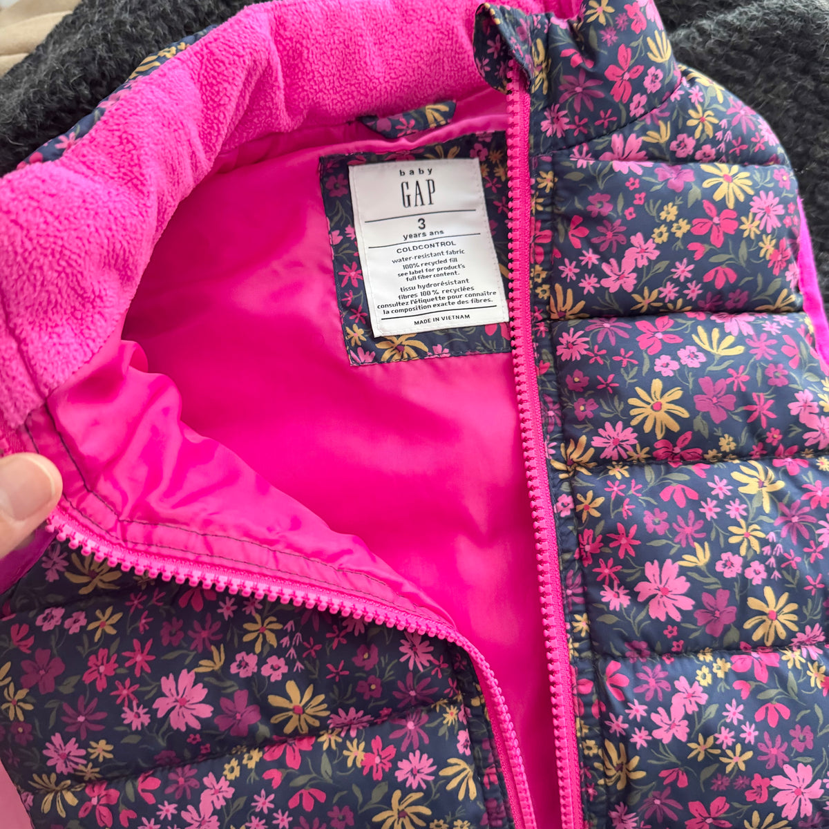 Gap / Navy x pink floral puffer vest / 3Y
