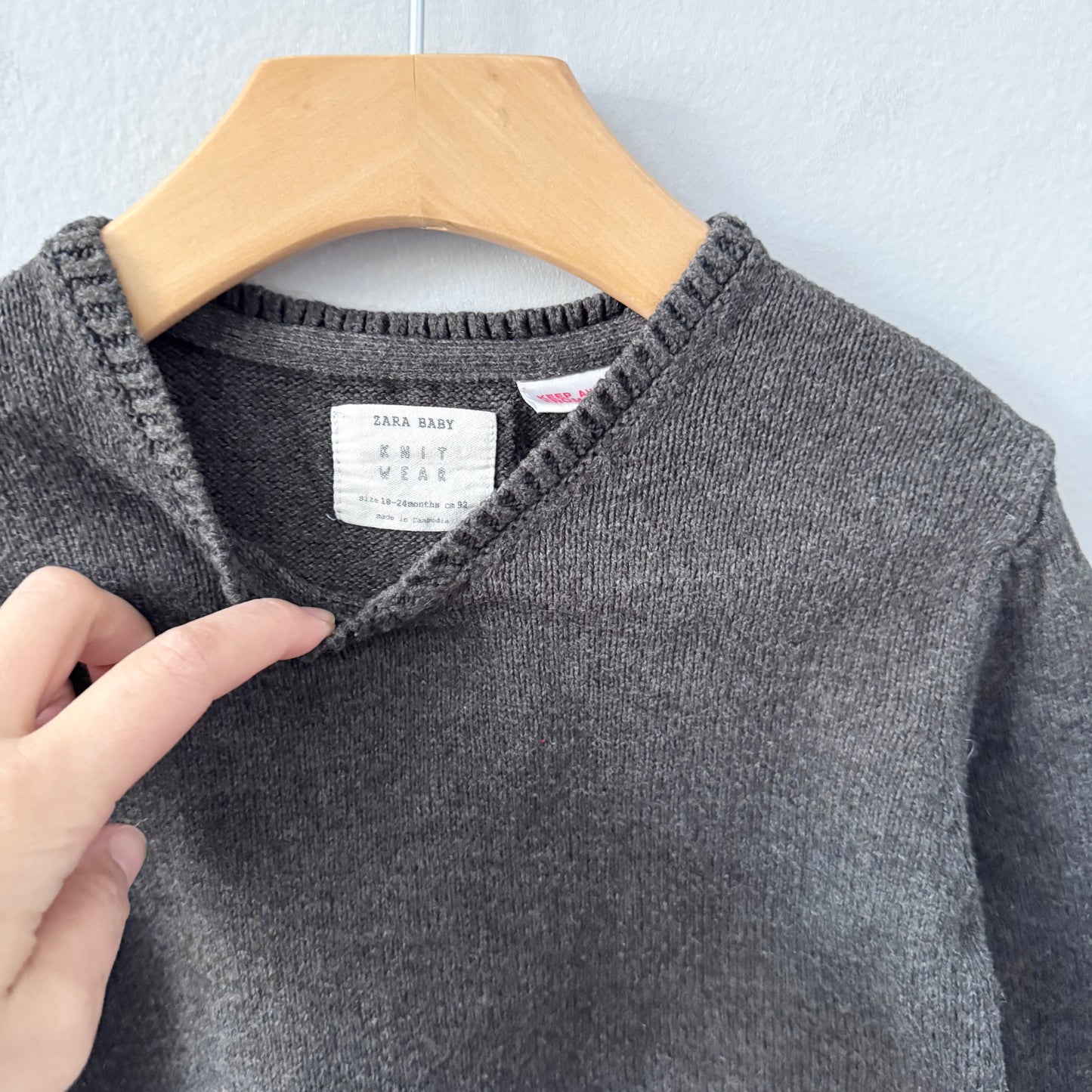 Zara / Dark grey V neck knit / 18-24M