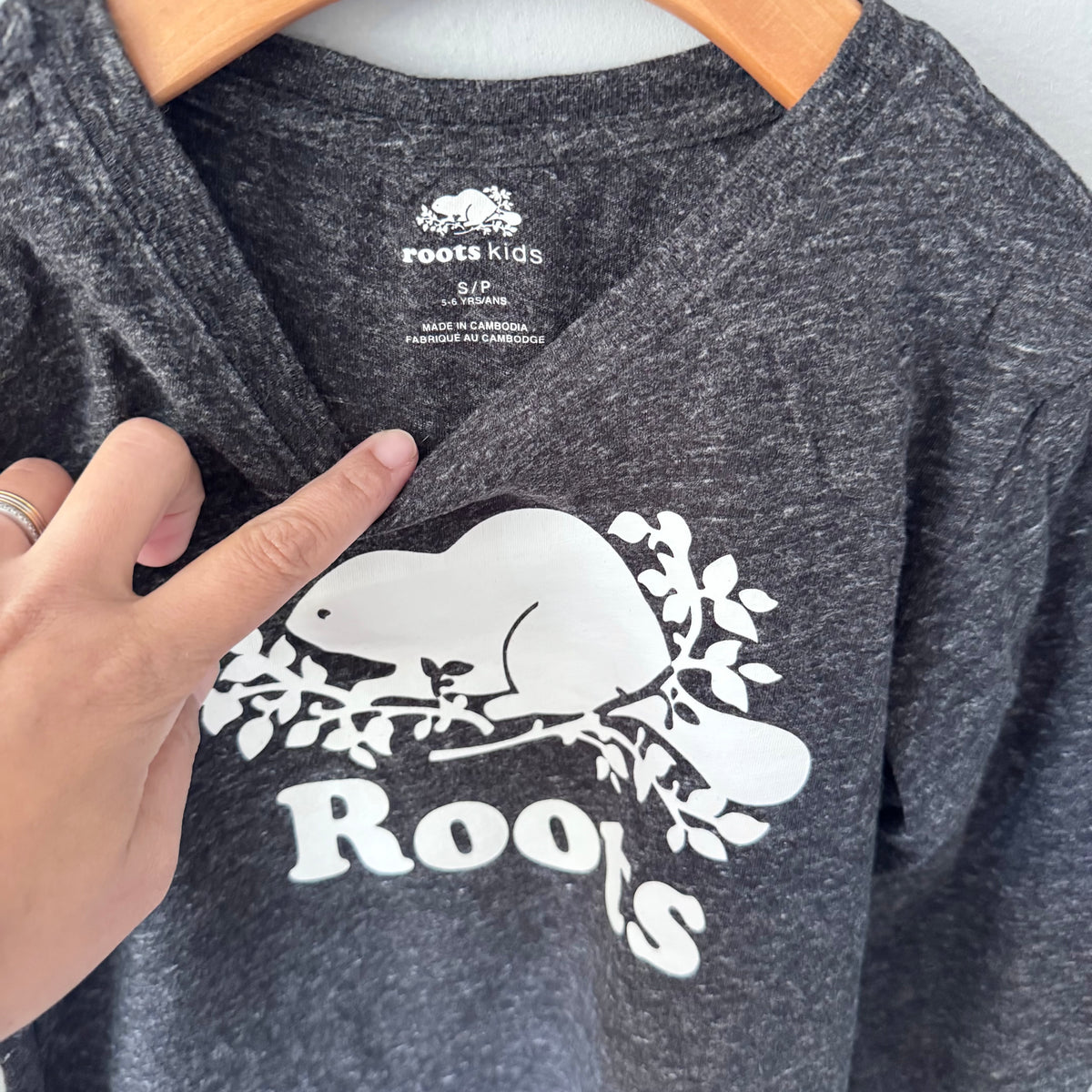 Roots / Charcoal grey long sleeve / 5-6Y