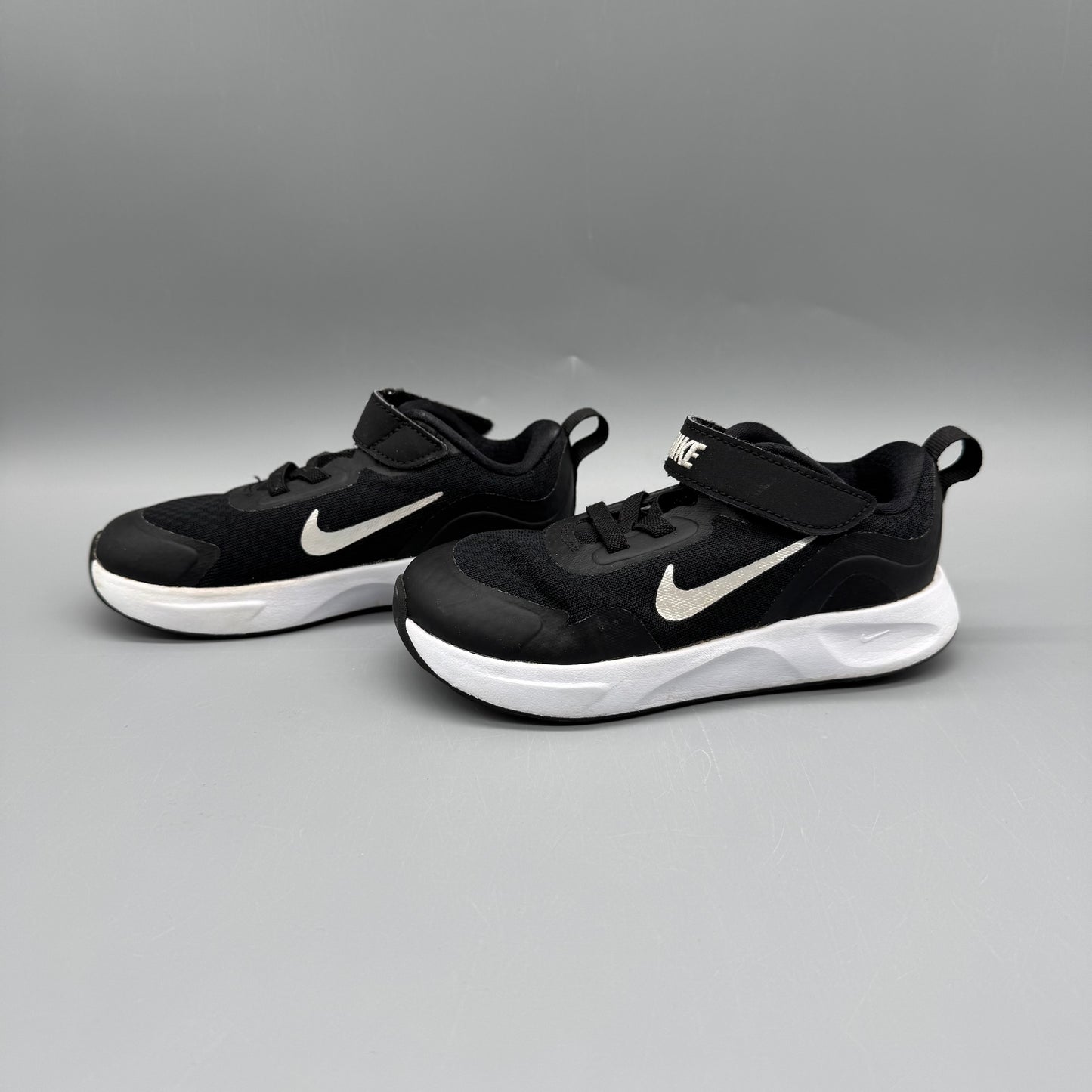 Nike / Running Shoes / US9