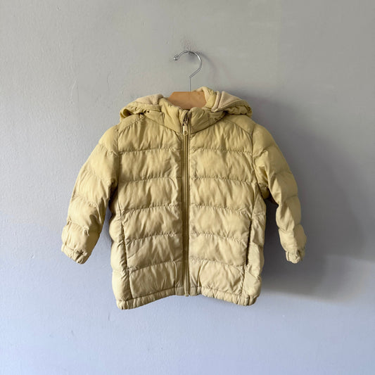 Uniqlo / Beige puffer jacket / 12-18M