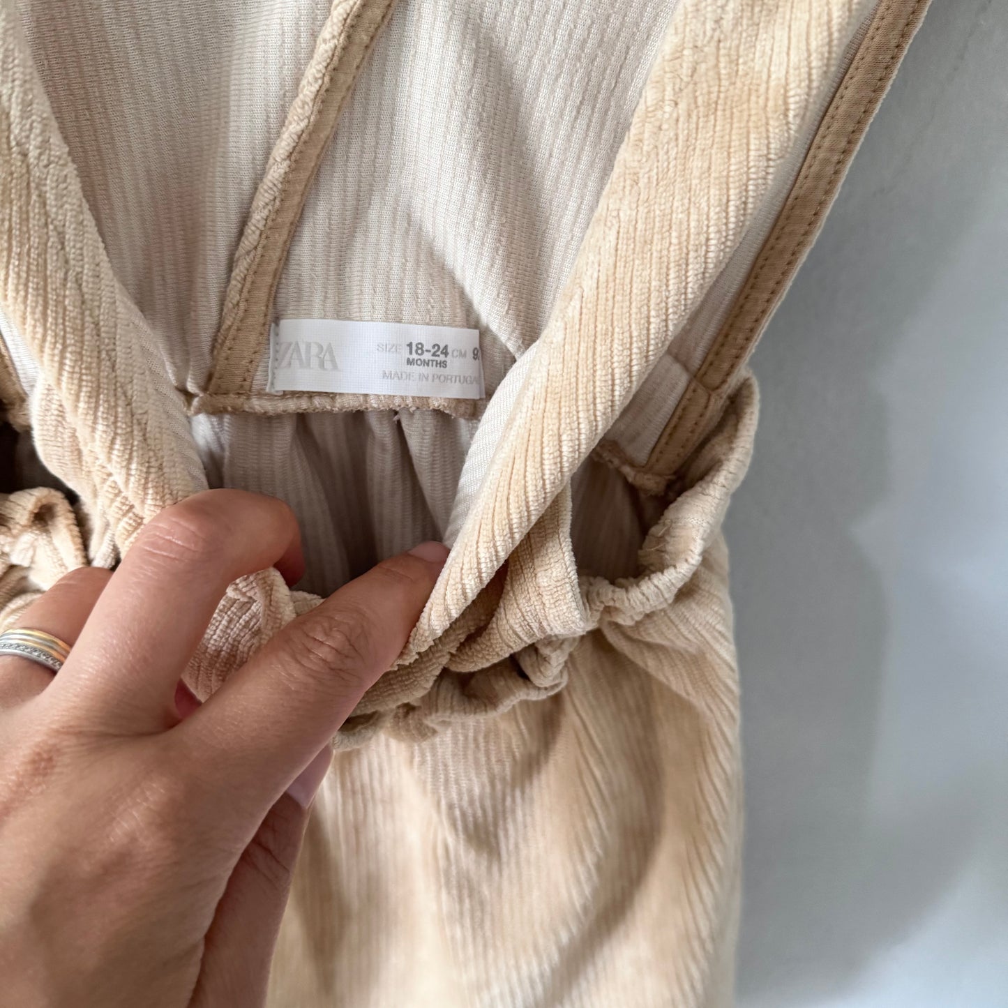 Zara / Beige pinafore corduroy / 18-24M