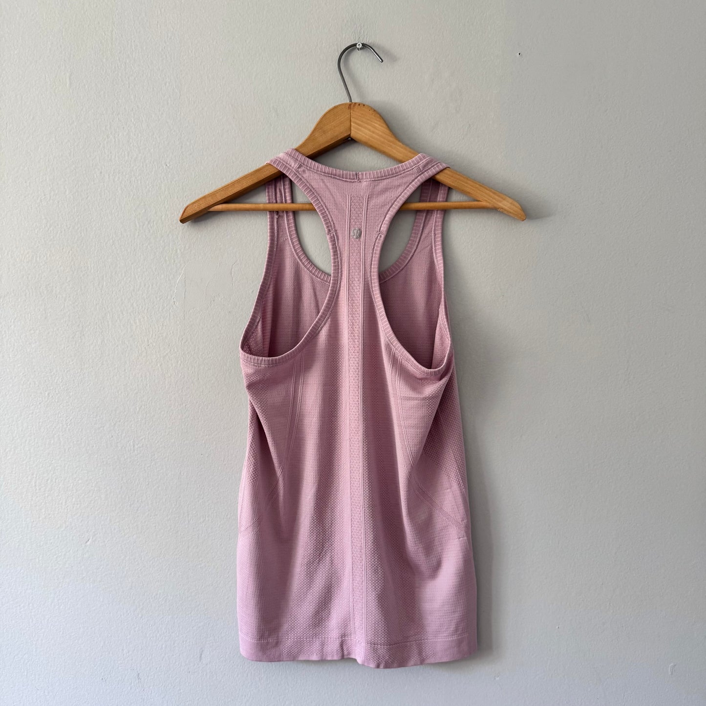 Lululemon / Lavender active tank / Women 4-6