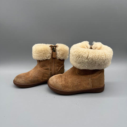 UGG / Boots / US7