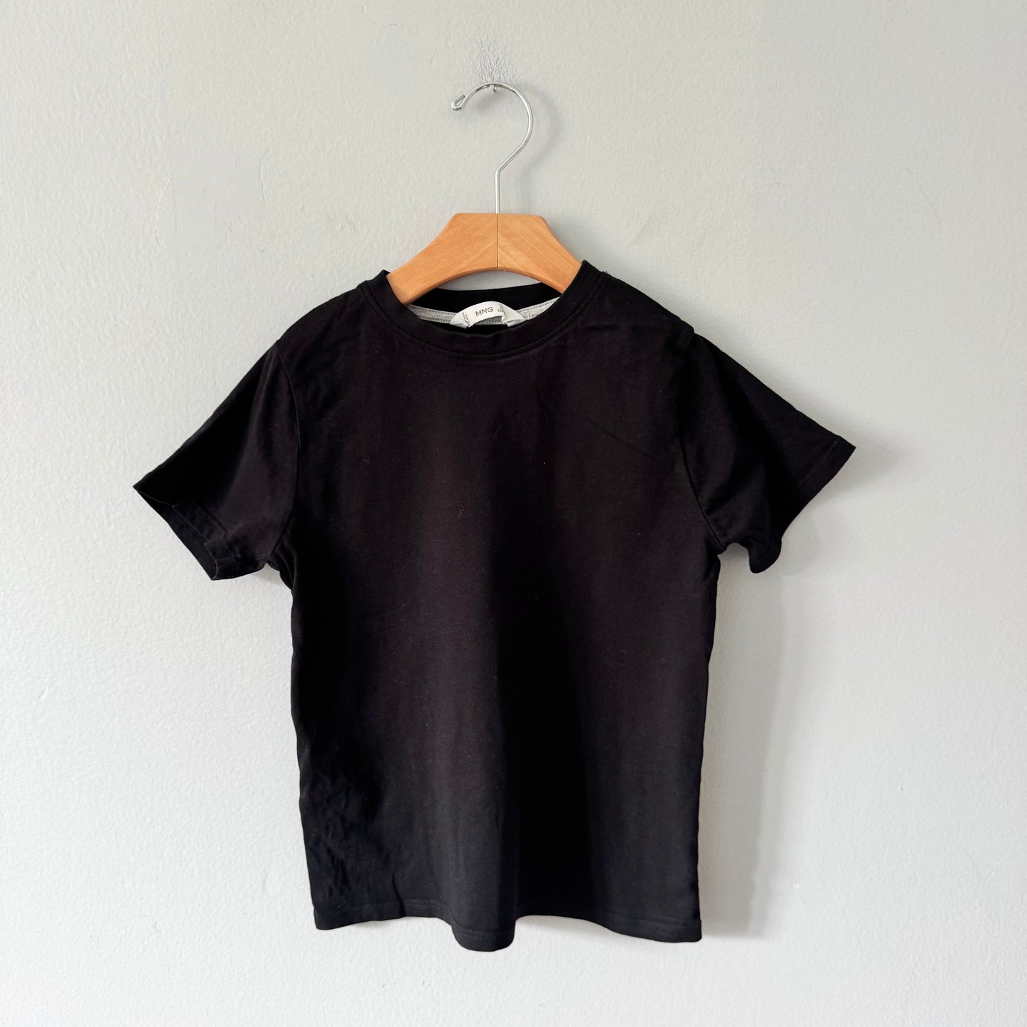 Mango / Black T-shirt / 5-6Y