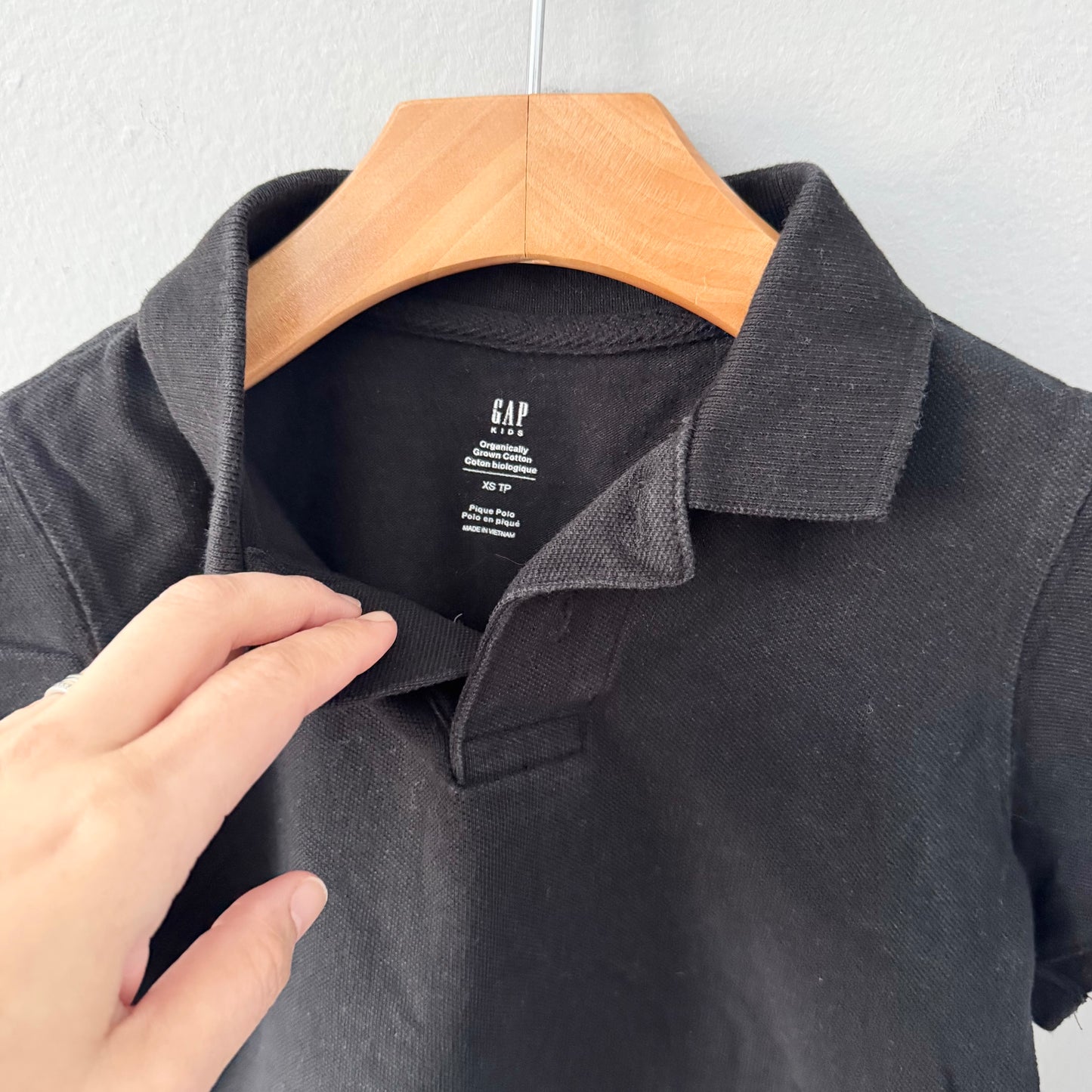Gap / Polo noir / 4 ans