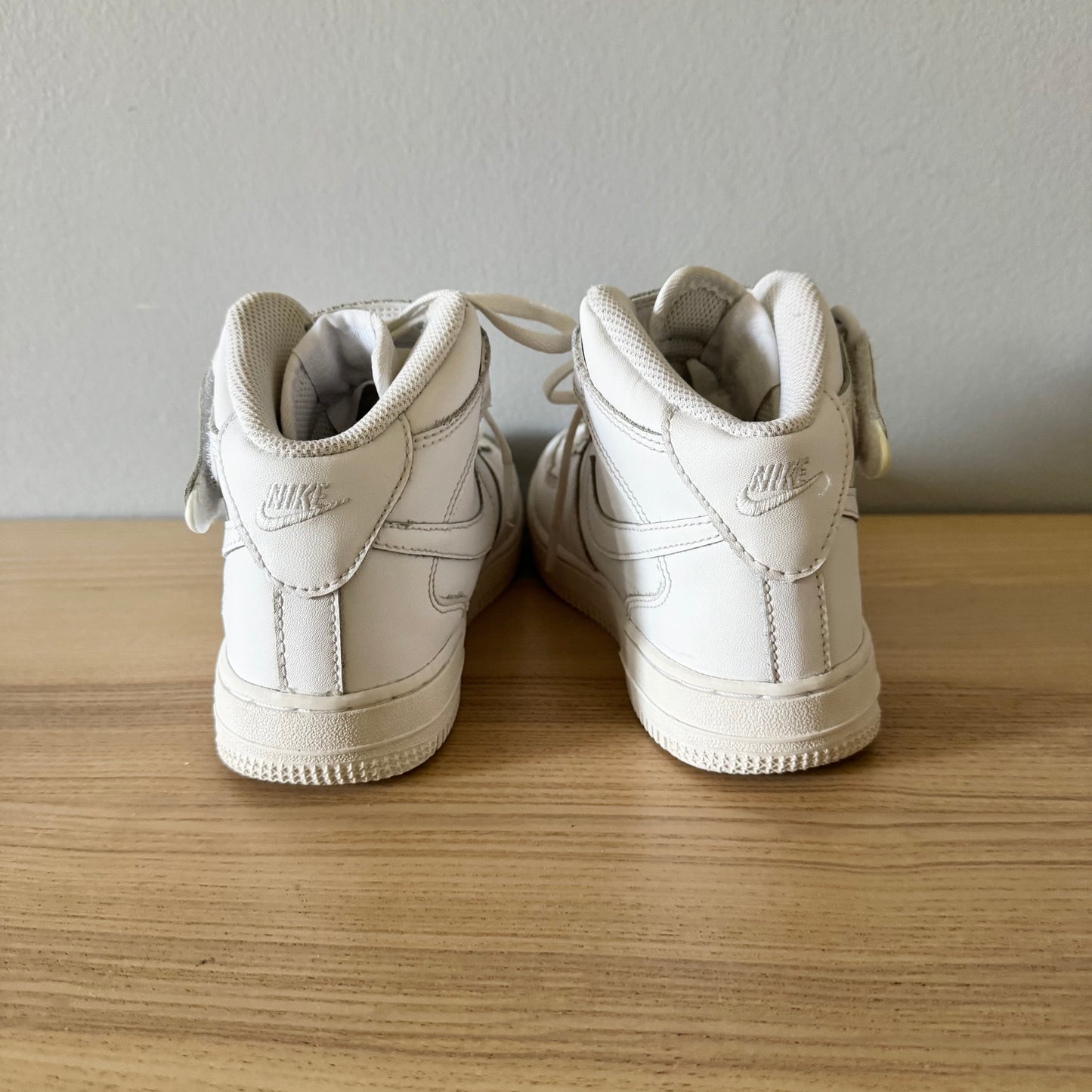 Nike / Sneaker / J2