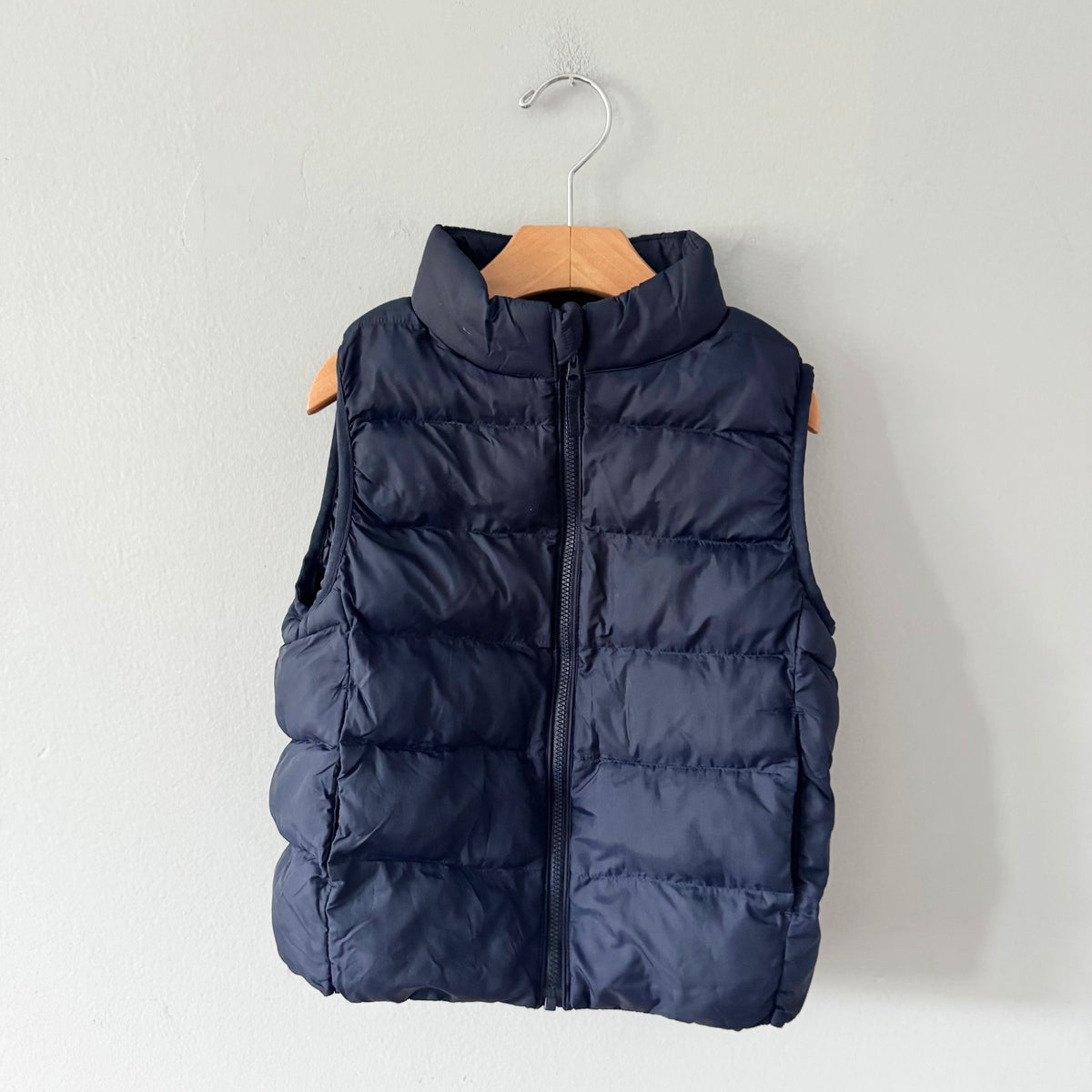 Uniqlo / Navy puffer vest / 3-4Y