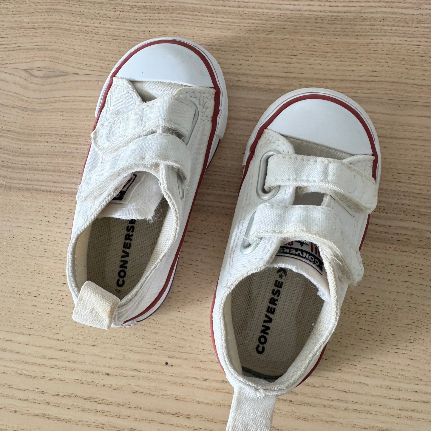 Converse / Velcro shoes / US5