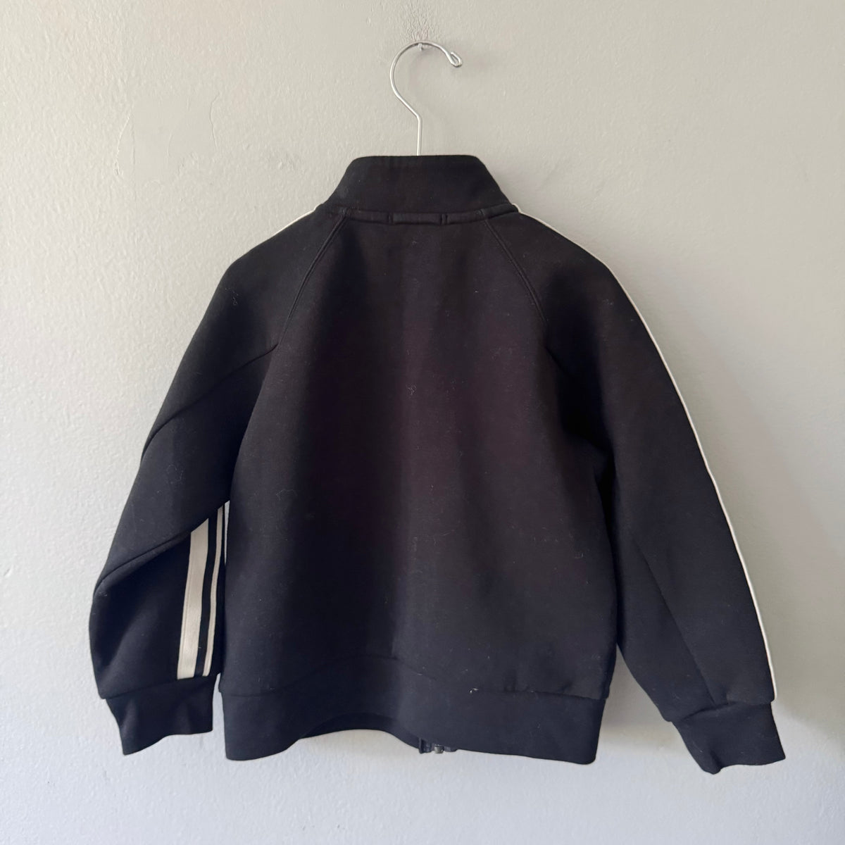 Uniqlo / Black zip up / 3-4Y