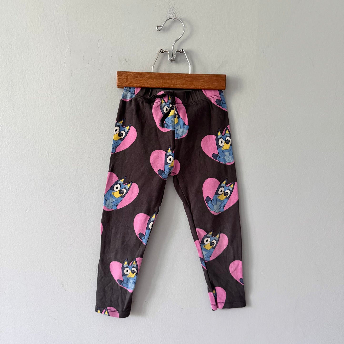 Zara x Bluey / Dark grey x heart leggings / 4Y