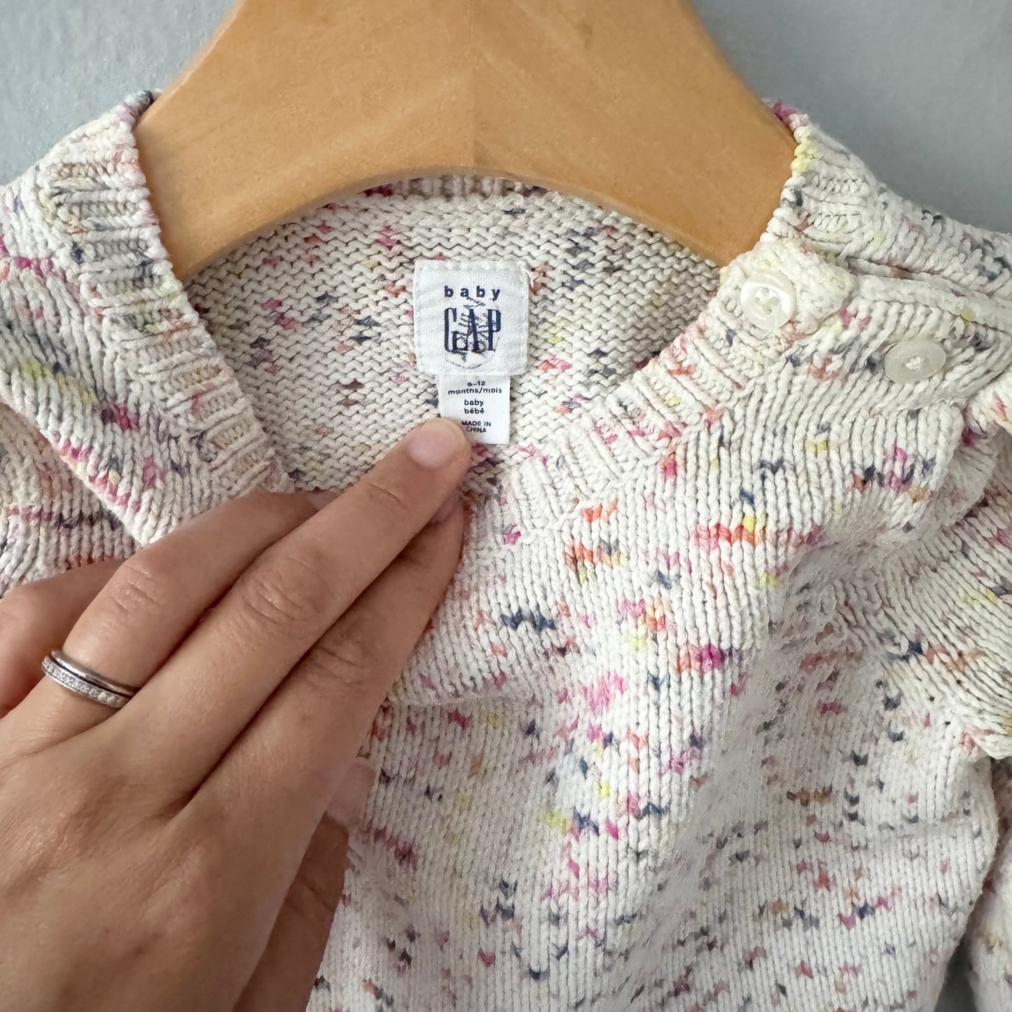 Gap / White sprinkle knit pullover / 6-12M