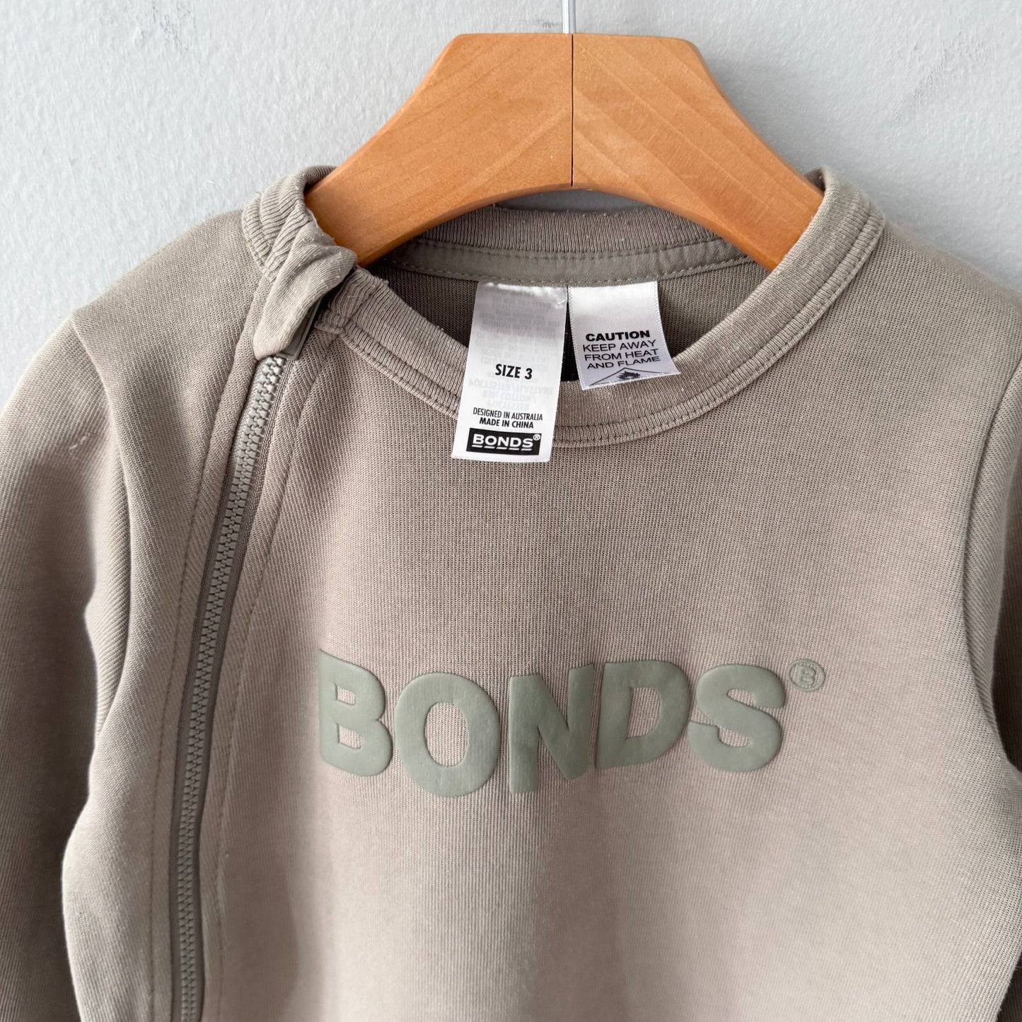 Bonds / Grey crew romper / 3Y