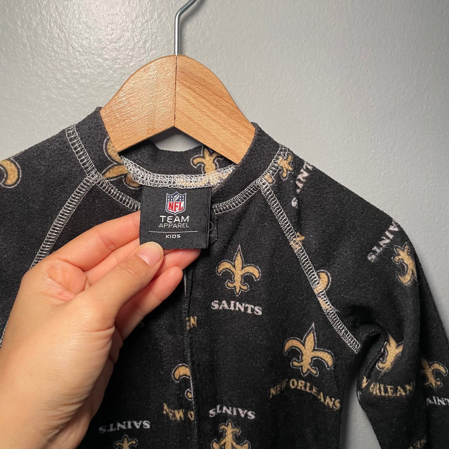 NFL / Black fleece romper / 6-9M