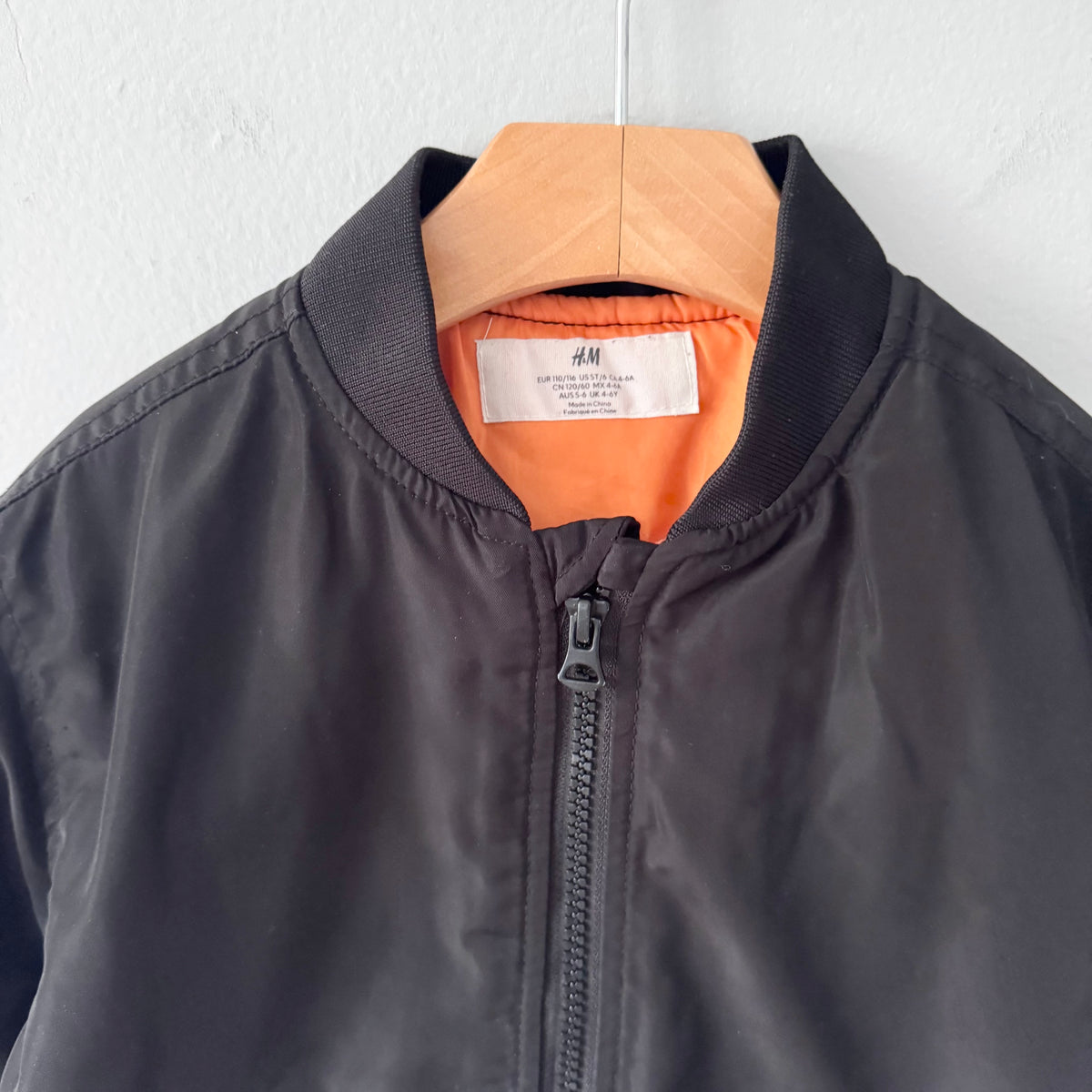 H&M / Black bomber jacket / 4-6Y