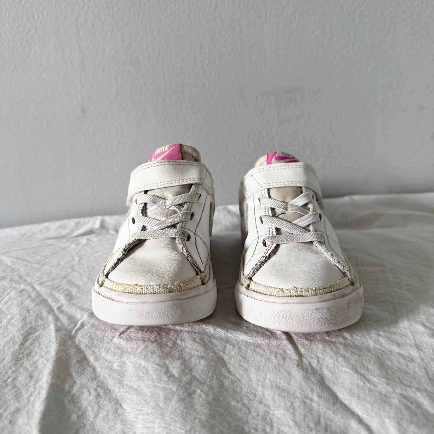 Nike / Running Shoes / US9