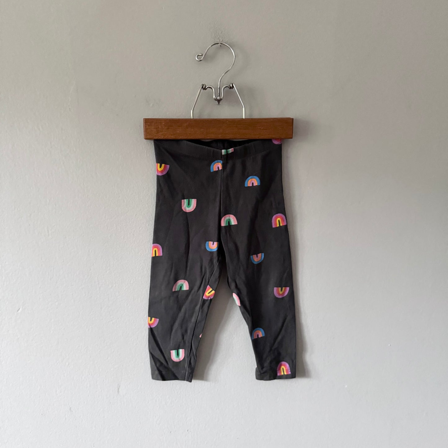 Cat & Jack / Dark grey x rainbow leggings / 18M