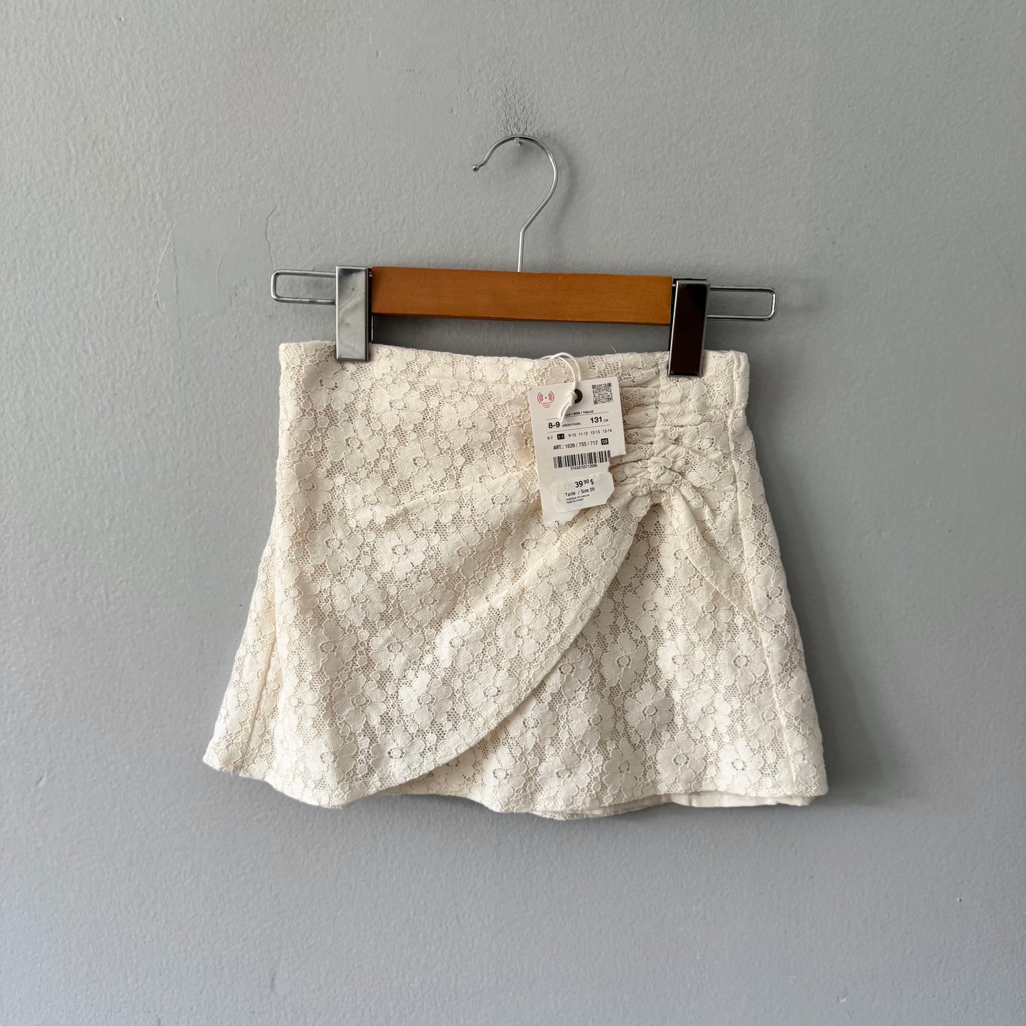 Zara / White eyelet skirt / 8-9Y - New with tag