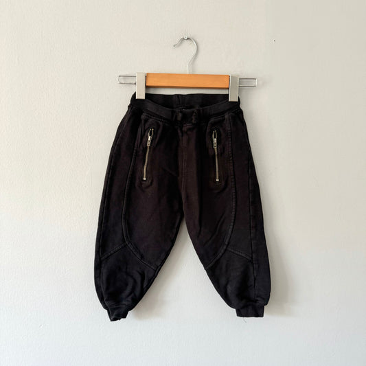 Zara / Black sweatpants / 3-4Y