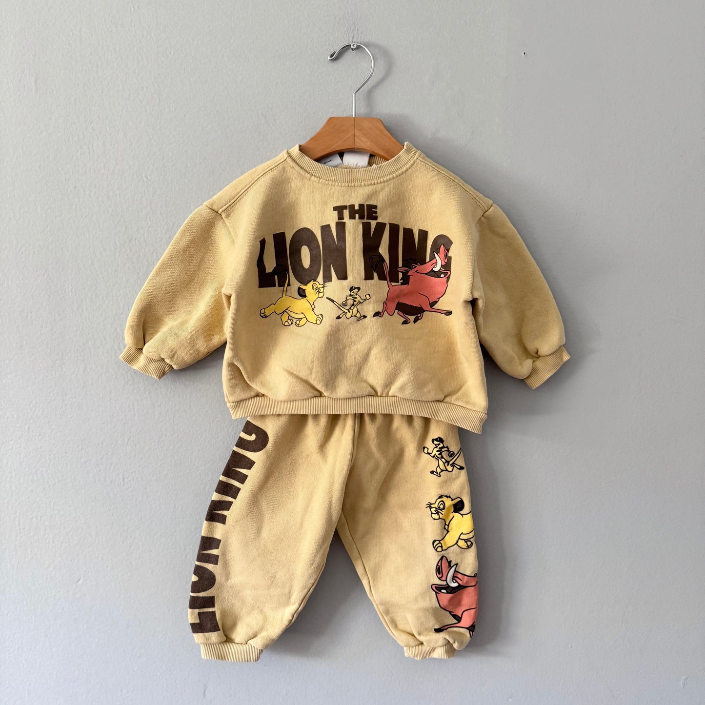 Zara / Lion King sweatshirt & pants set / 24M
