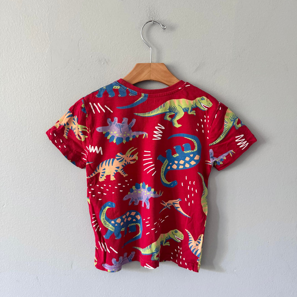 Primark / Red x dinosaur T-shirt / 5-6Y