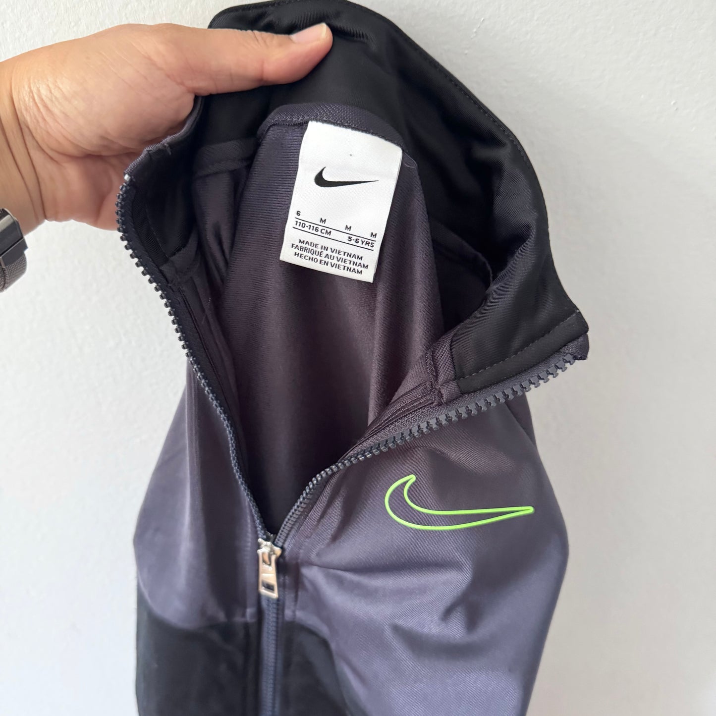 Nike / Dark grey x black track suit zip up / 5-6Y