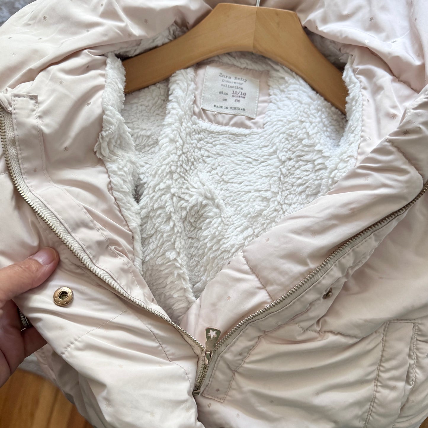 Zara / Ivory puffer jacket / 12-18M
