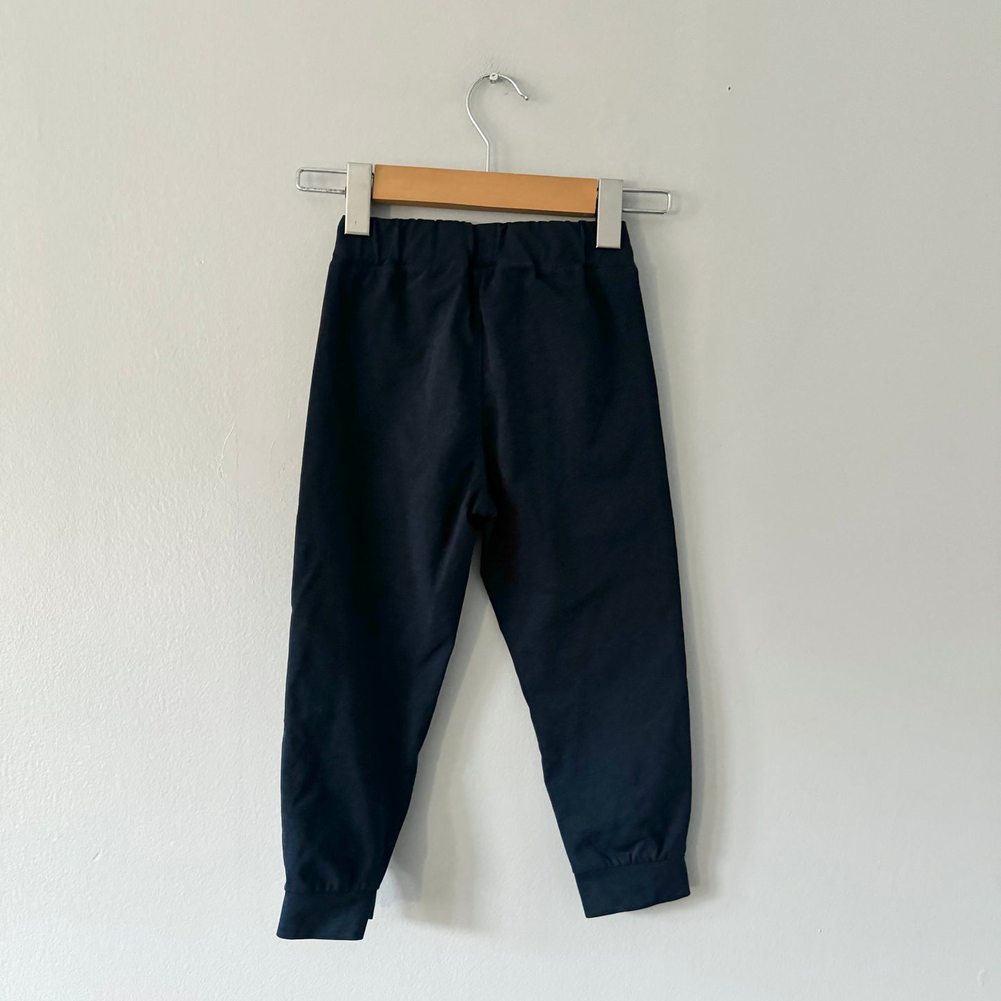 Uniqlo / Navy active pants / 3-4Y