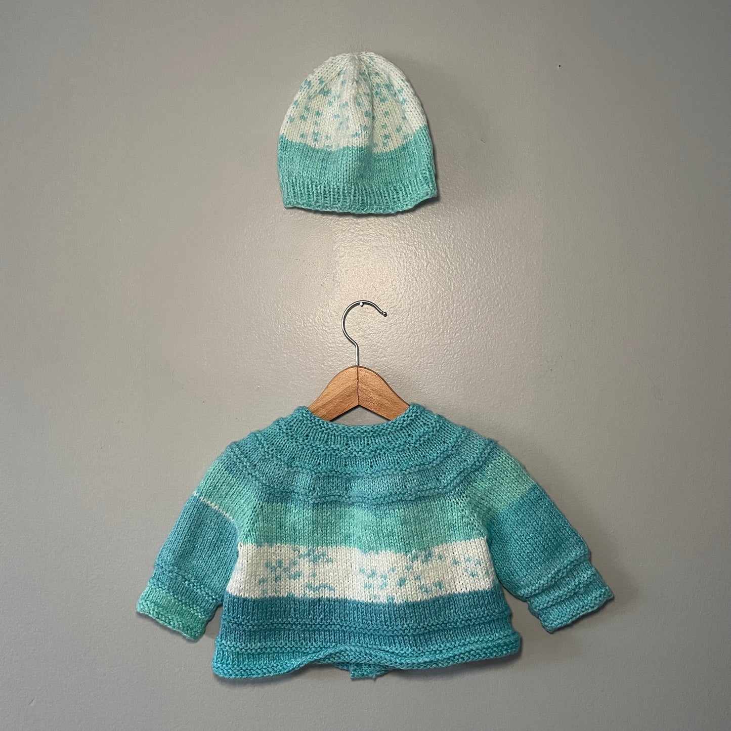 Handmade / Light blue cardi and beanie set / 6-12M