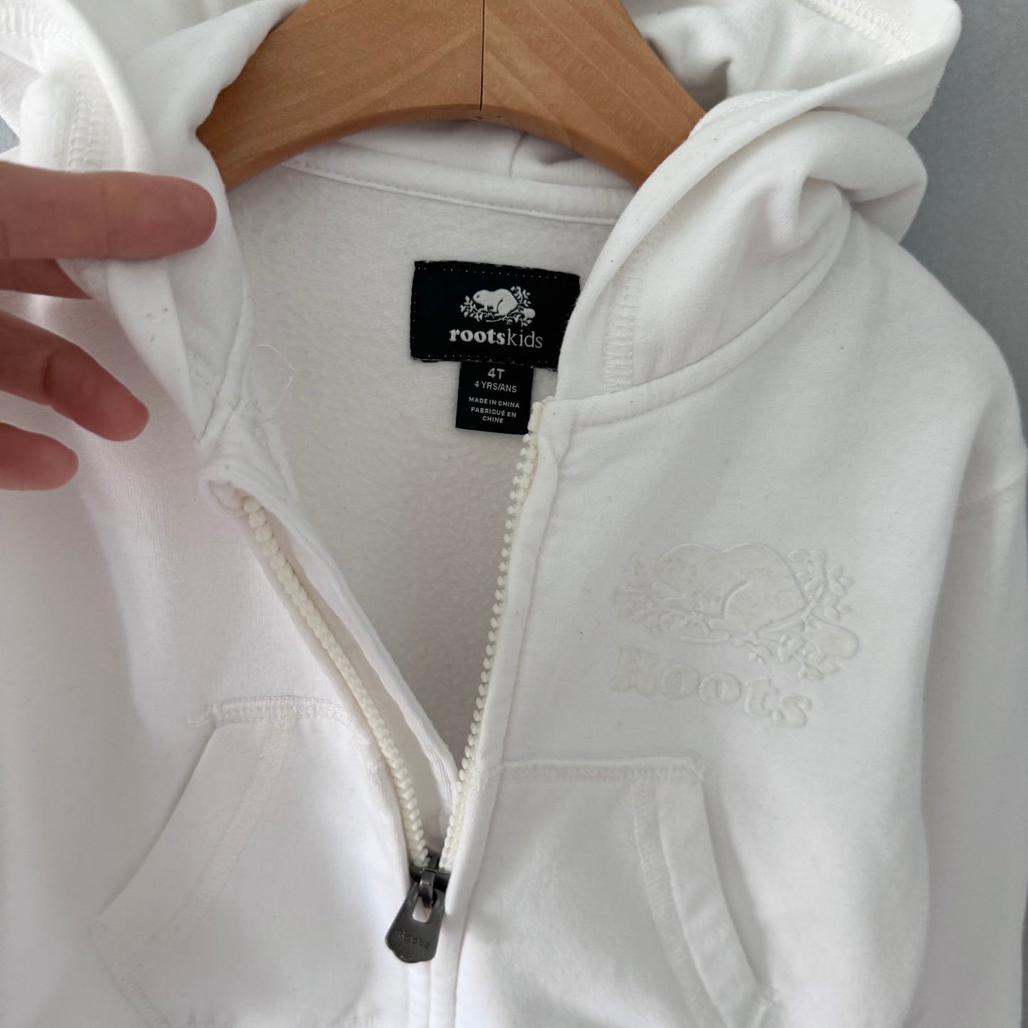 Roots / White zip up hoodie / 4T