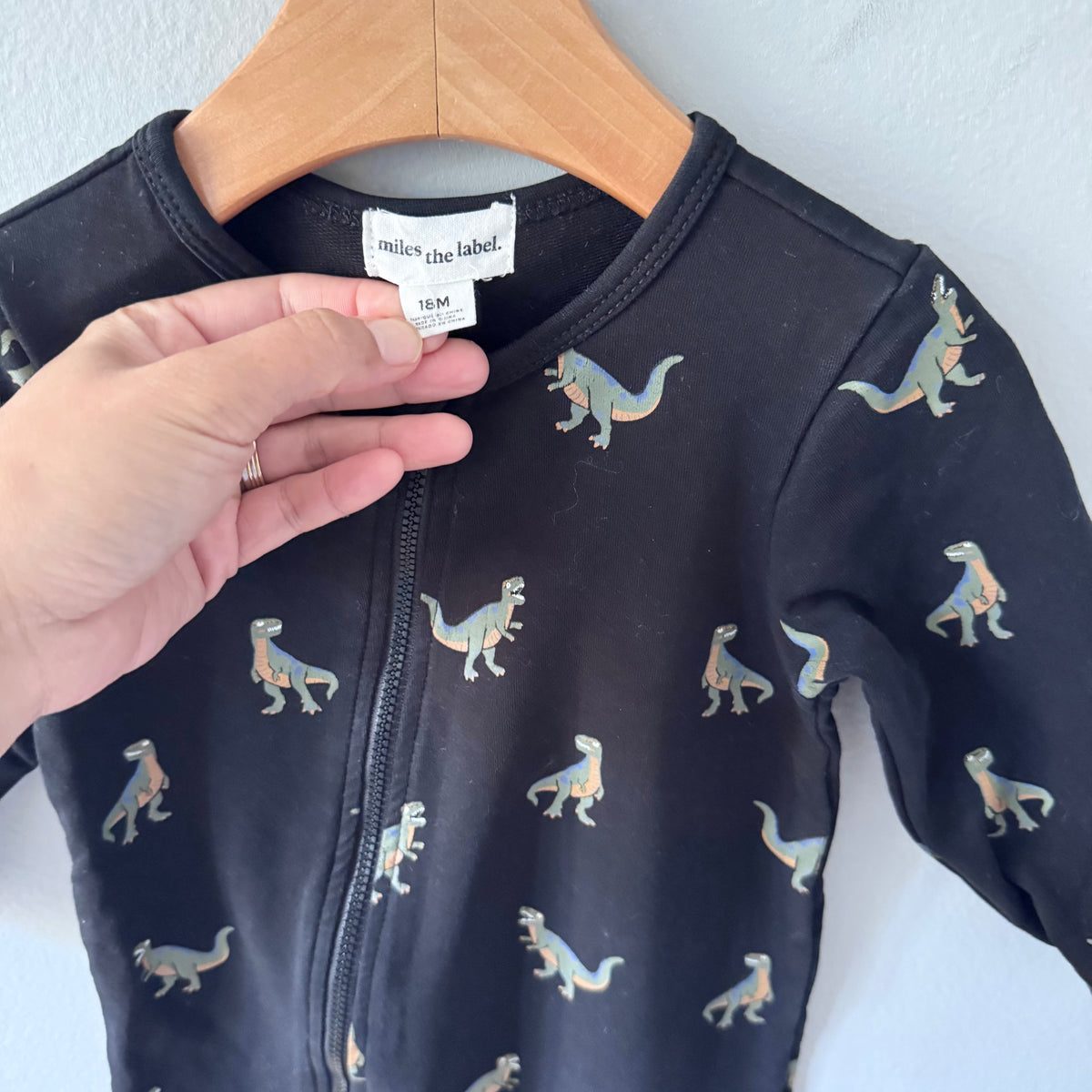 Miles the label / Black x Dinosaur crew romper / 18M