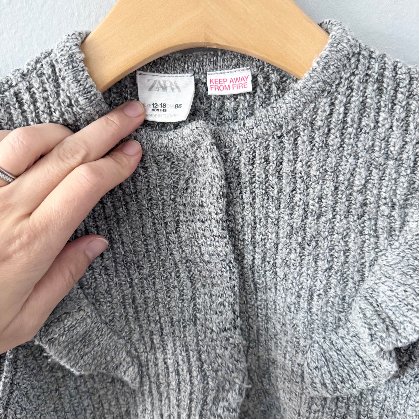 Zara / Grey ruffle knit cardigan / 12-18M