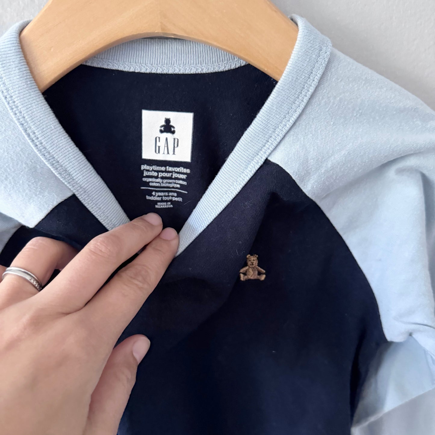 Gap / Navy blue raglan long sleeve / 4Y