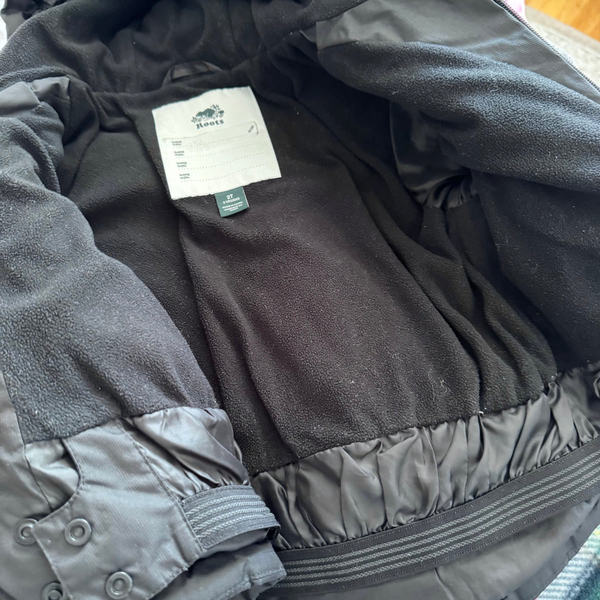 Roots / Black puffer jacket / 2T