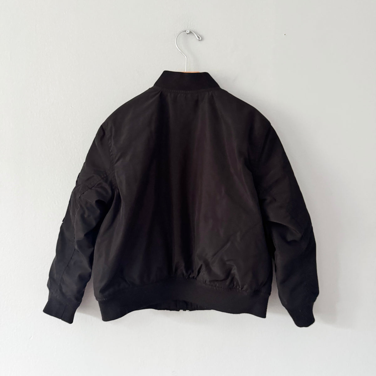 H&M / Black bomber jacket / 4-6Y