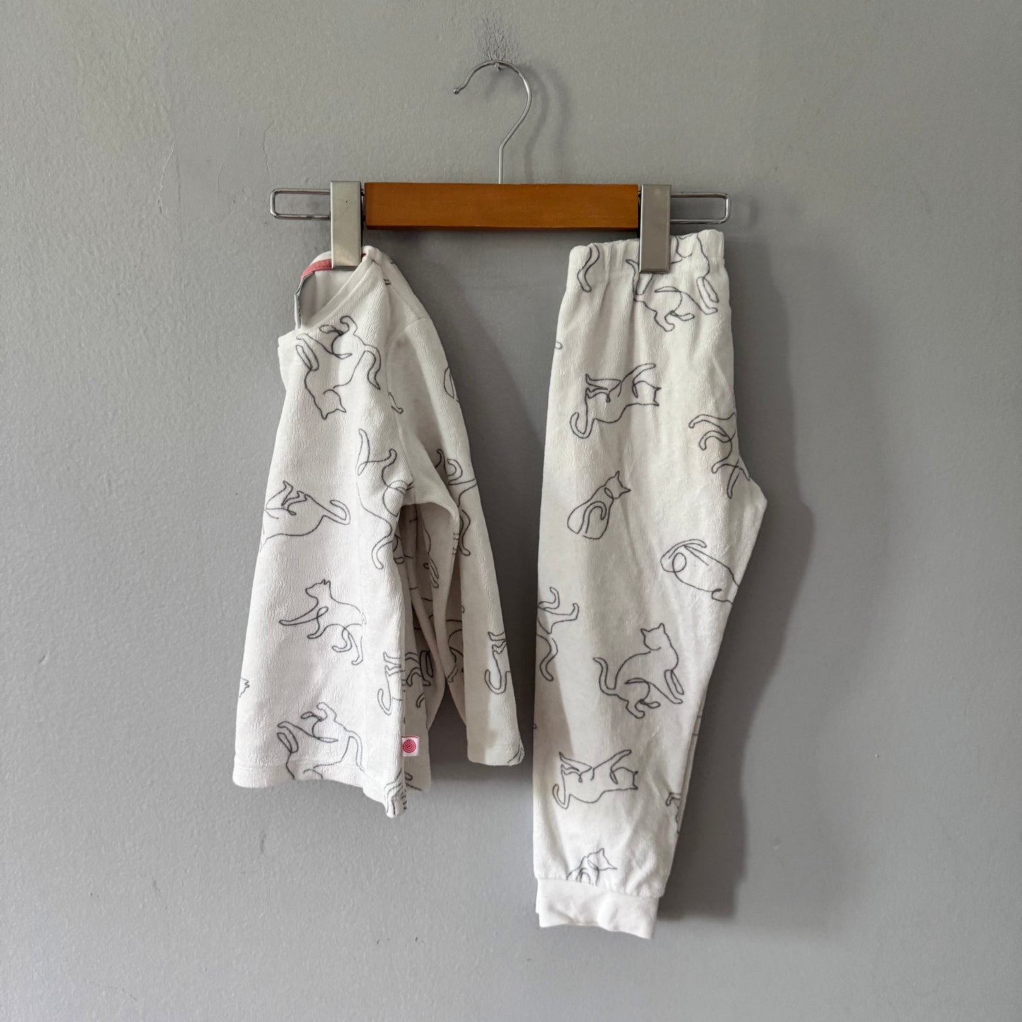 Sanetta / White velour pajama set / 98(3t)