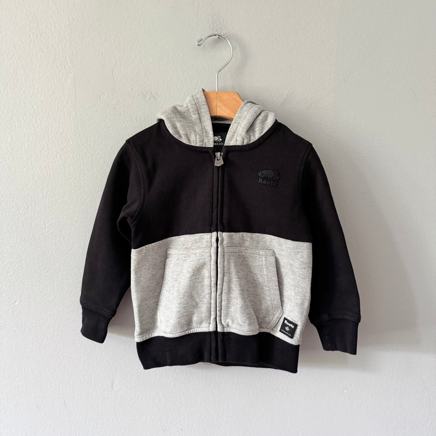 Roots / Black x light grey zip up hoodie / 2T