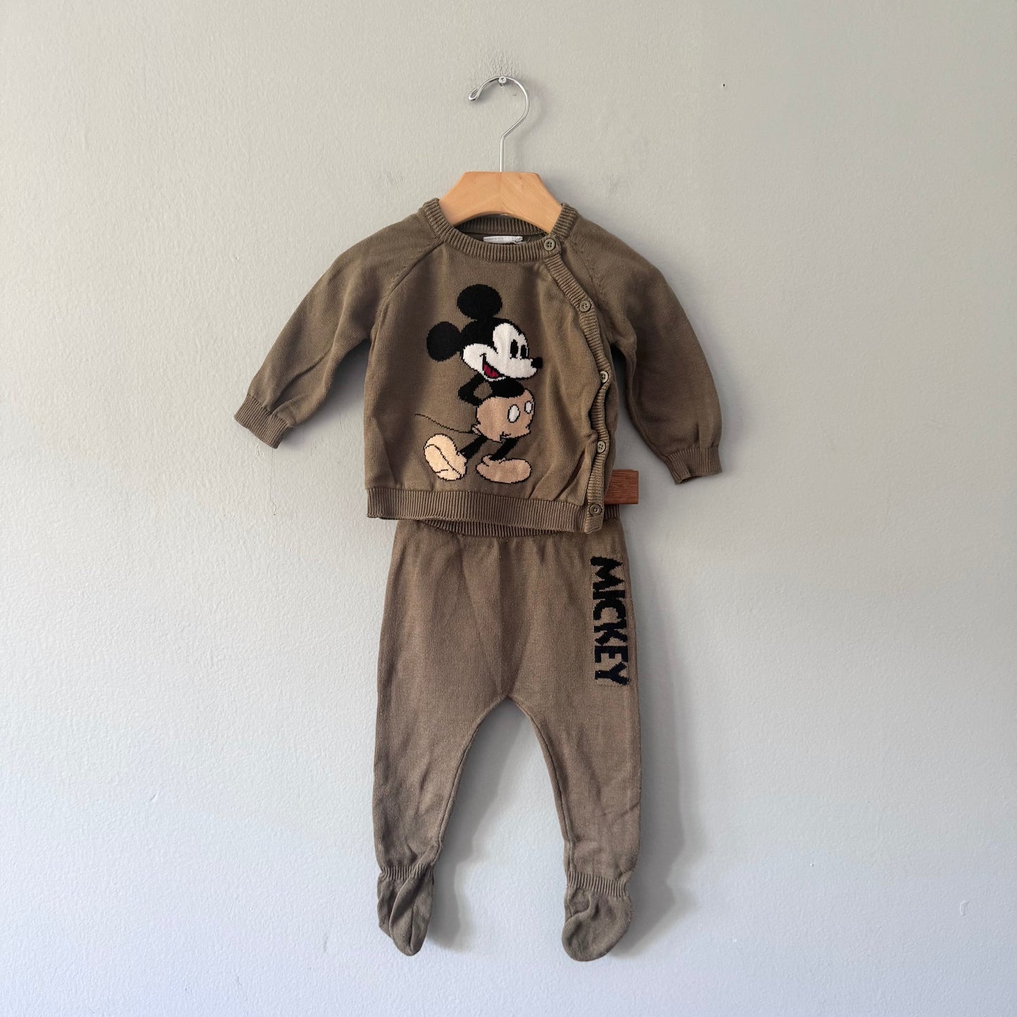 Gap / Brown Mickey knit set / 3-6M