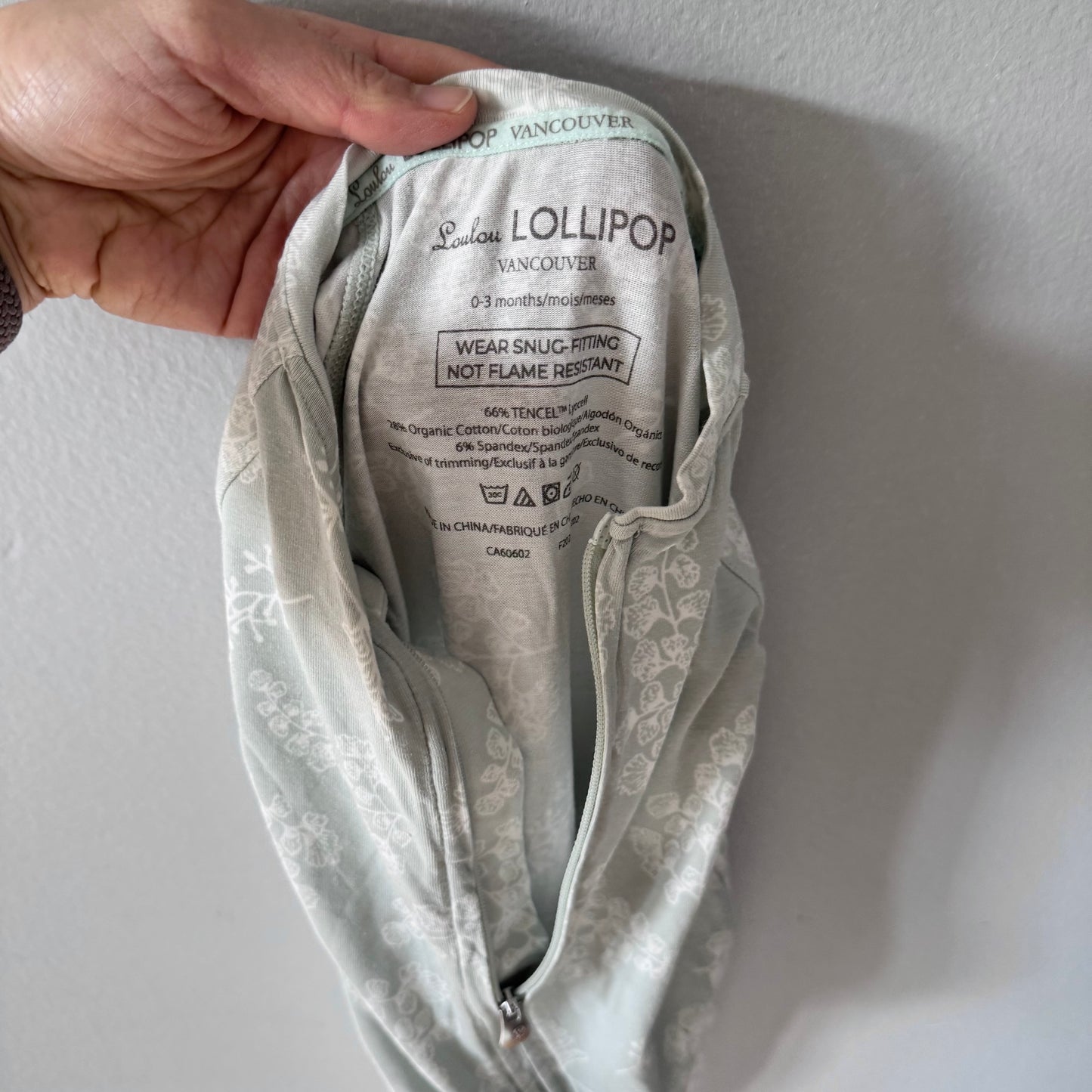 Loulou Lollipop / Sage green romper / 0-3M