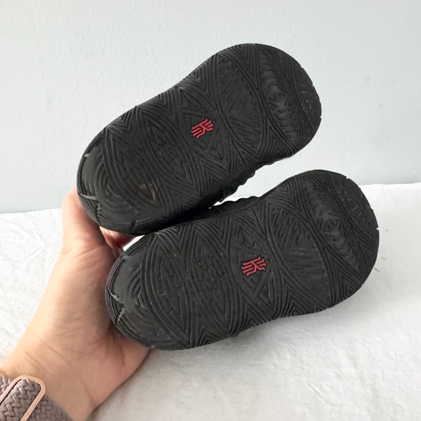 Nike / Kyrie / Running Shoes / US10