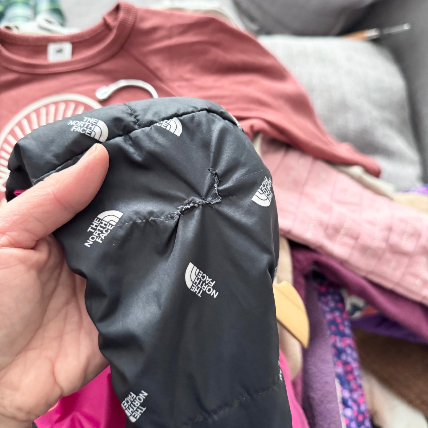 The North Face / Reversible puffer jacket - pink x black	/ 2T