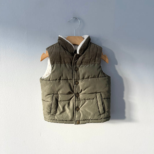 Gap / Khaki sherpa lined vest / 18-24M