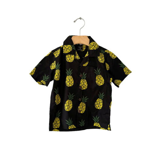 Little Chiefs of Hawaii / Black x pineapple shirt / 2Y