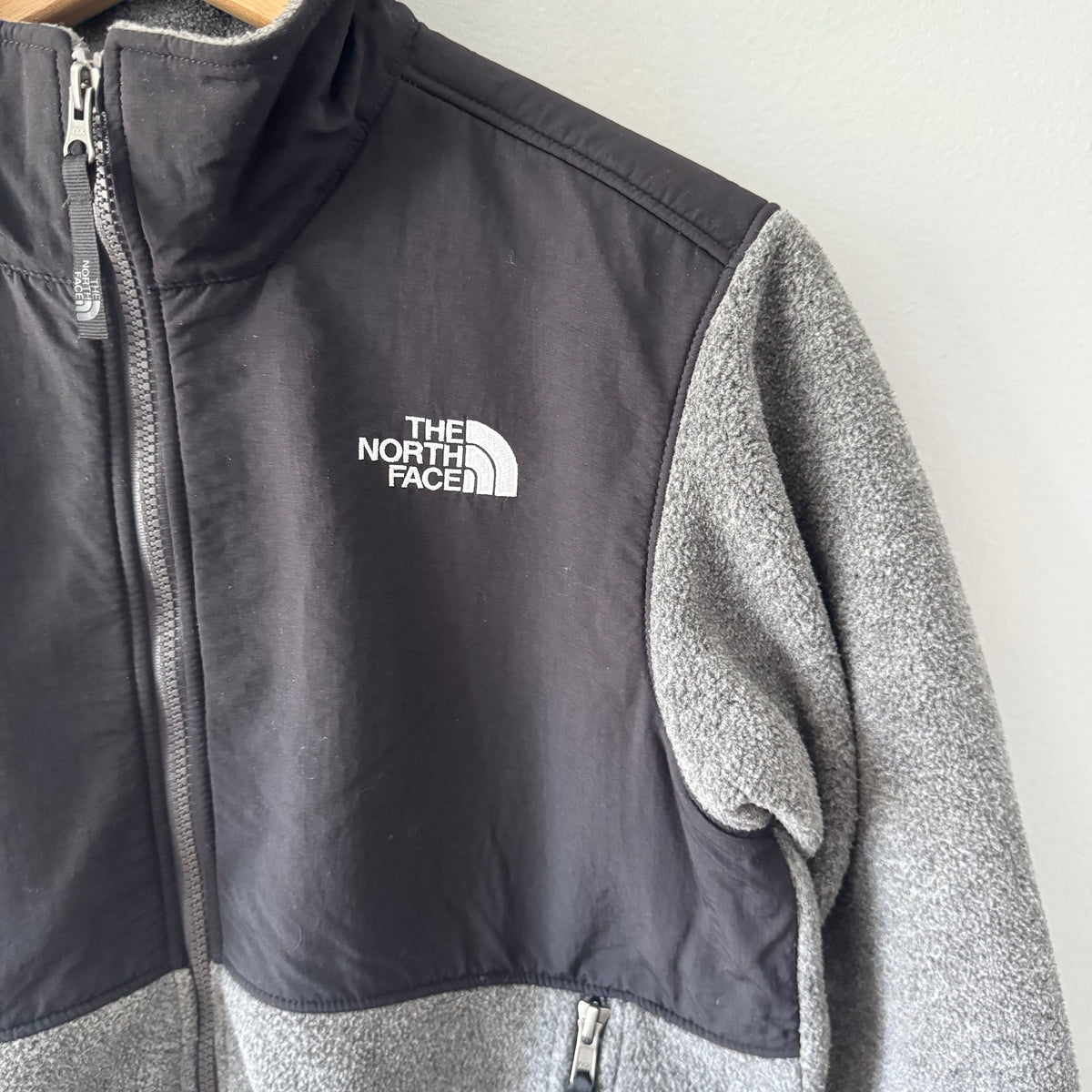 The North Face / Black x grey fleece zip up / 14-16Y