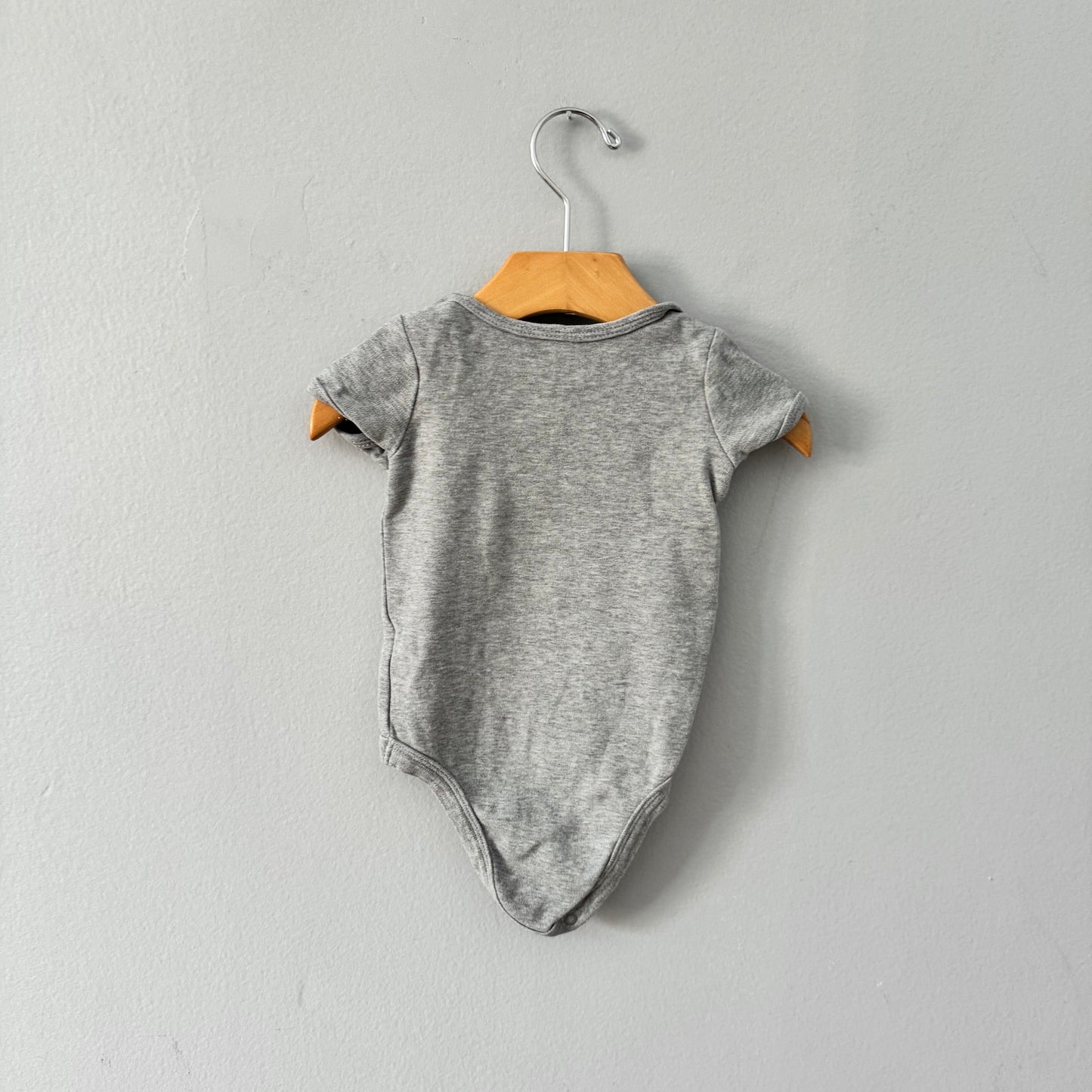 Indigo Baby / Light grey onesie / 3-6M