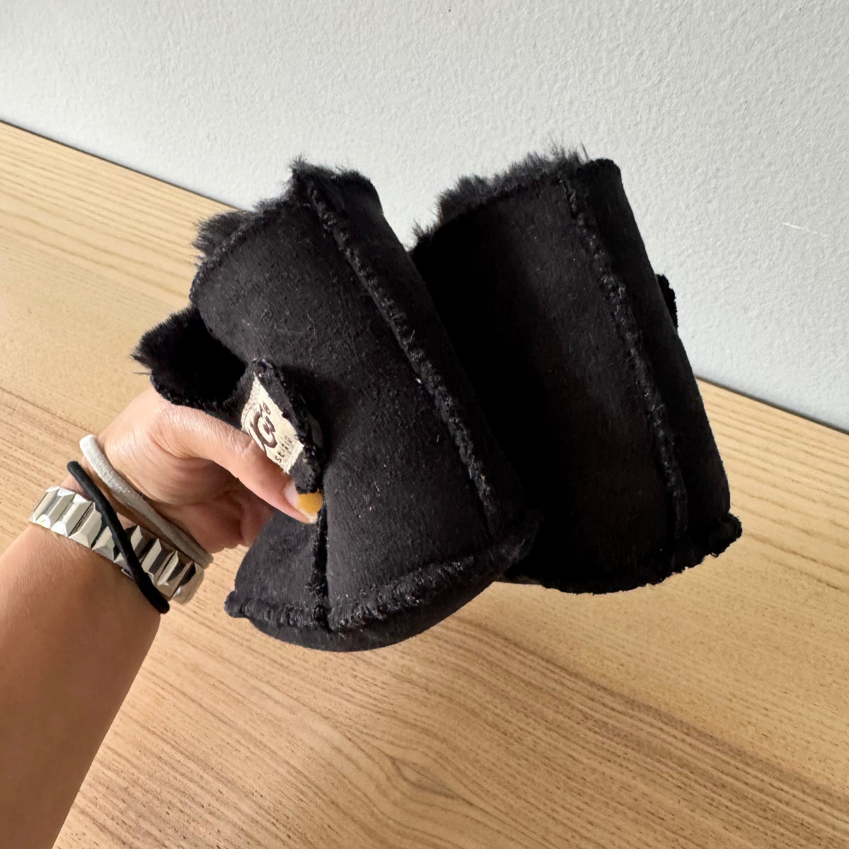 Ugg / Black bootie / US5-6