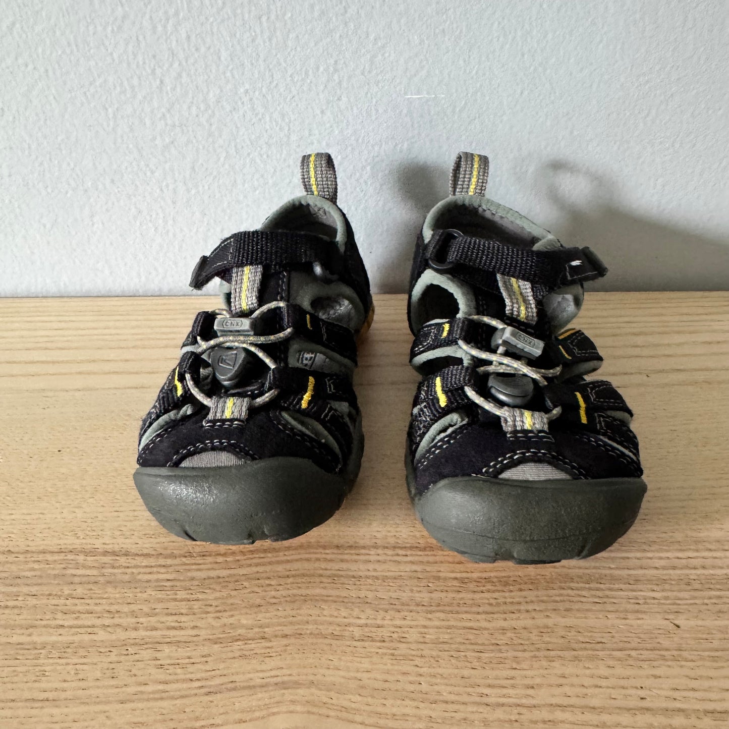 Keen / Sandals / US9