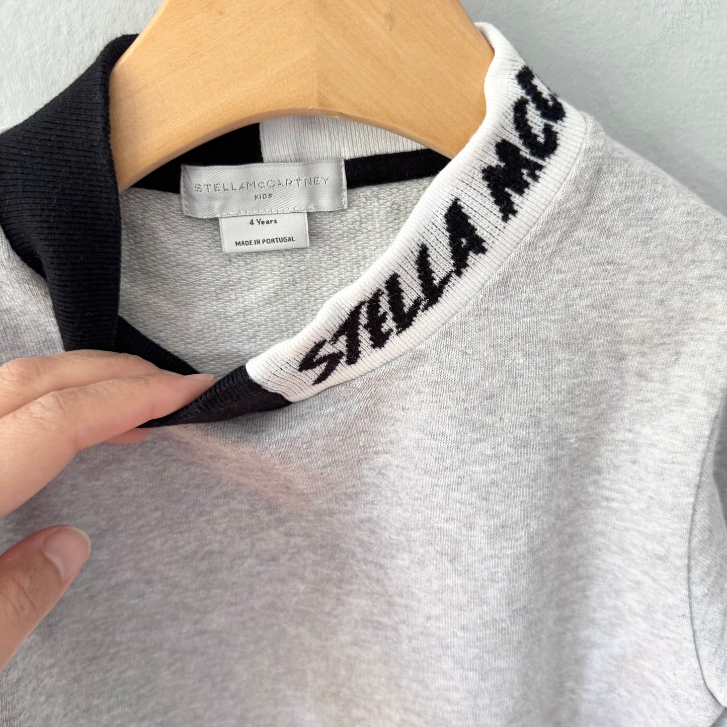 Stella McCartney / Light grey sweatshirt / 4Y