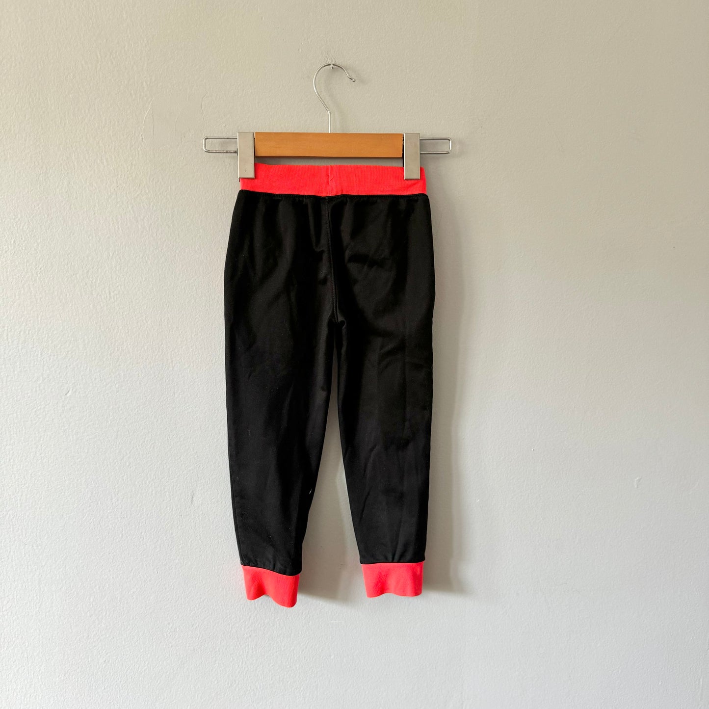 Jordan / Track pants - black x orange / 3-4Y